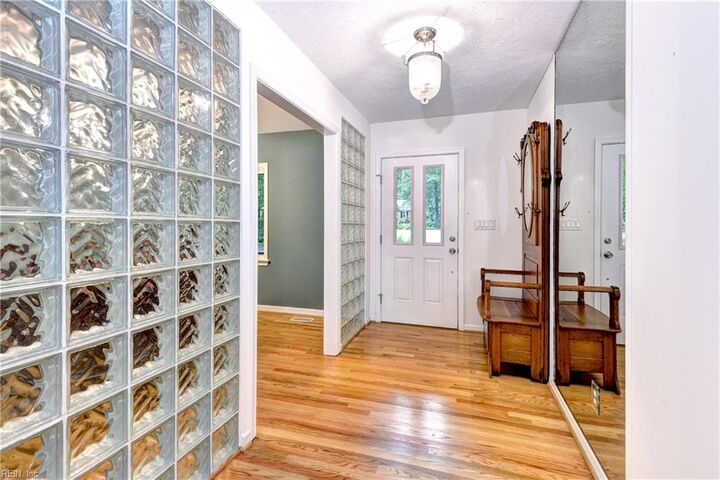Property Photo:  105 Daingerfield Rd  VA 23185 