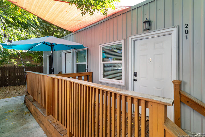 Property Photo: 1033 Rivas TX 78207