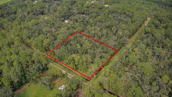Property Photo: 6366 Alder Ave FL 32110