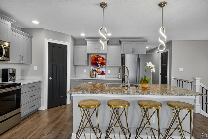 Property Photo: 3751 SW Summerfield Dr KS 66610