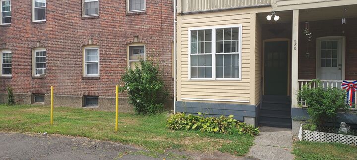 Property Photo:  580 Wilmot Avenue 2  CT 06607 