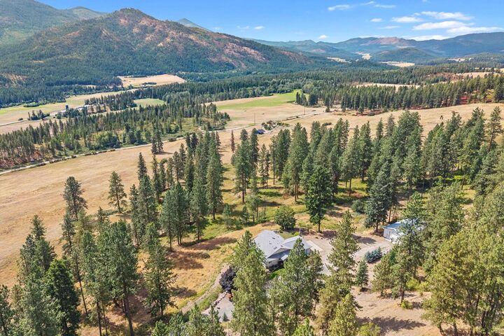 Property Photo: 2024 Summit Valley Q Rd WA 99101