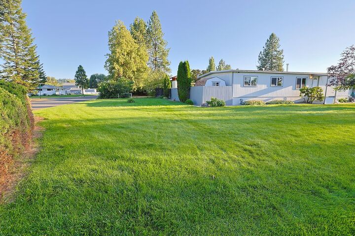 Property Photo: 12117 N Sheridan St WA 99021