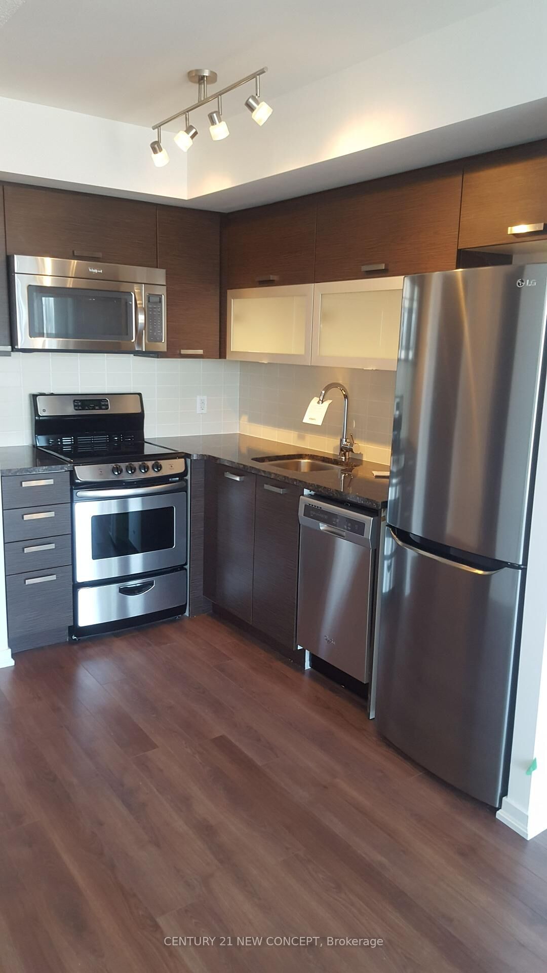 Property Photo:  68 Abell Street 2205  ON M6J 0B1 