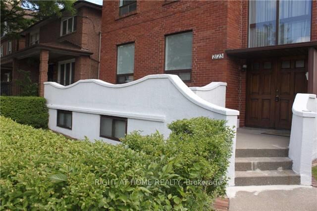 Property Photo: 2123 Lawrence Avenue W #4 ON M9M 1H7
