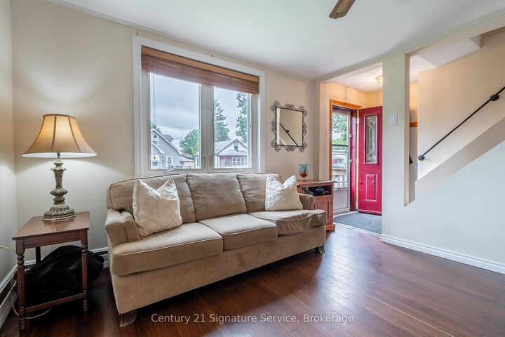 Photo de la propriété: 109 Santone Avenue ON L3C 2J5