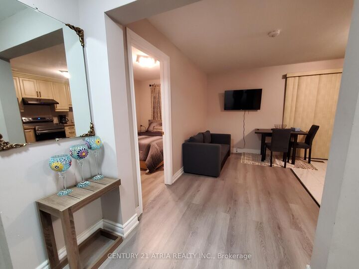 Photo de la propriété:  448A Midand Avenue  ON M1N 4A5 