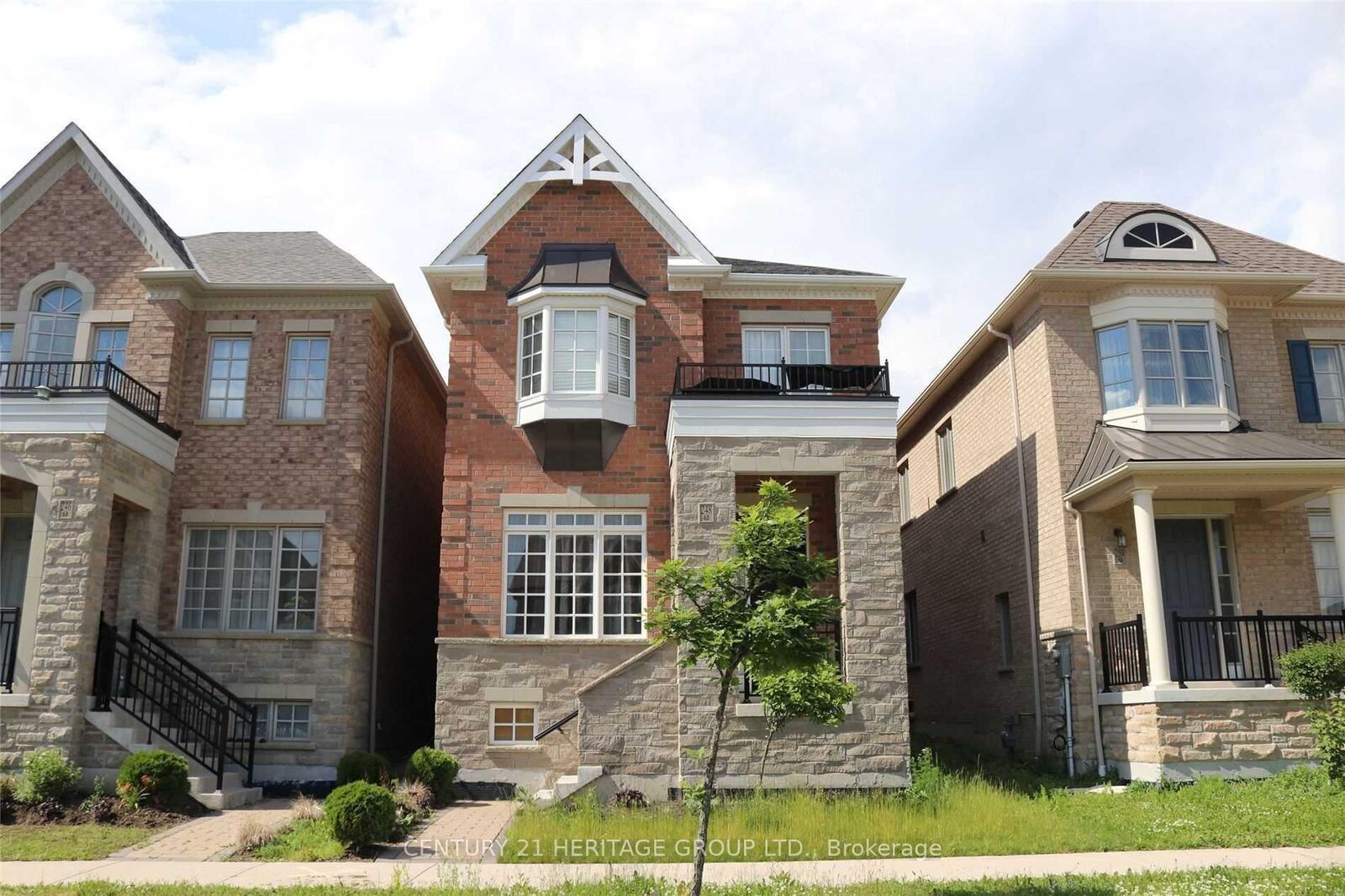 Property Photo:  248 Paradelle Drive N  ON L4E 1E7 