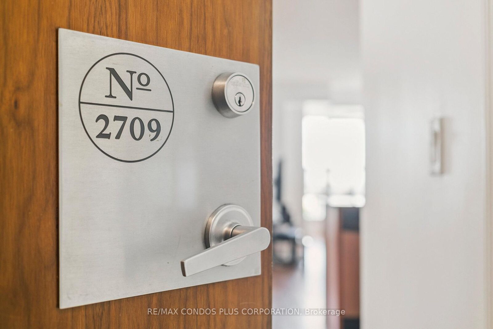 Property Photo:  1 Elm Drive W 2709  ON L5B 4M1 