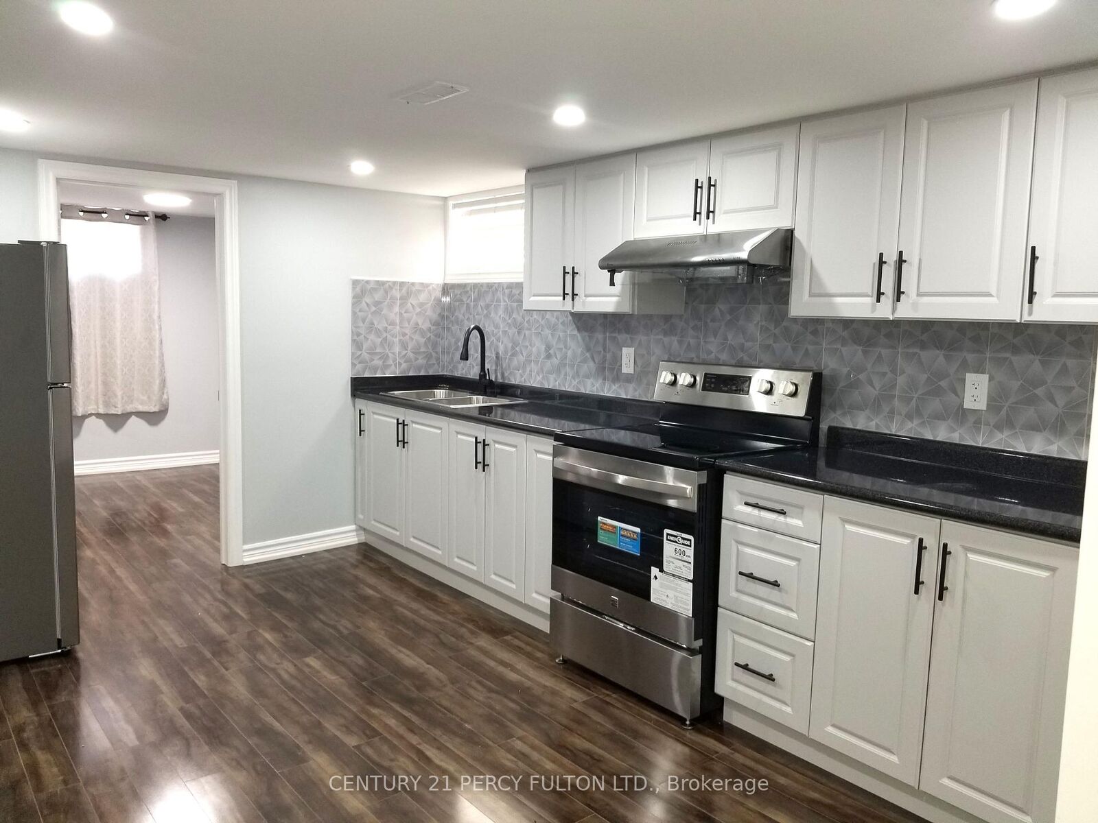 Property Photo:  1033 Centre Street N  ON L1N 4V4 