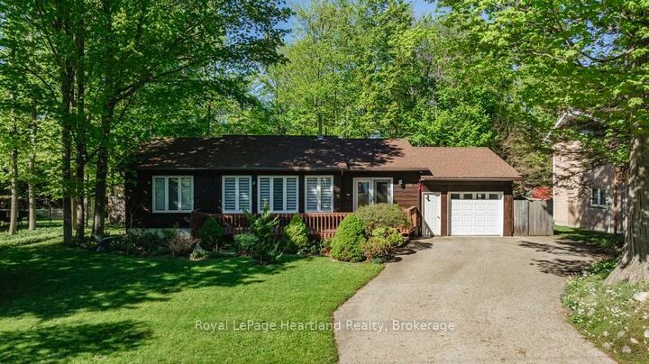 216 Shadywood Crescent  Huron-Kinloss ON N2Z 2X3 photo
