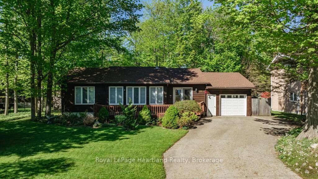 Property Photo: 216 Shadywood Crescent ON N2Z 2X3