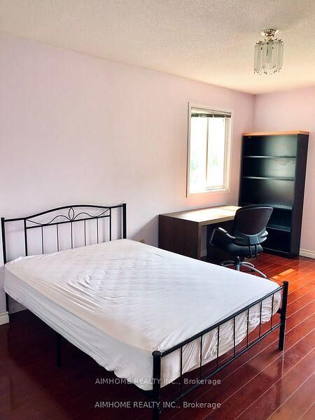 Property Photo: 4253 Trellis Crescent #2 Second Floor ON L5L 2M1