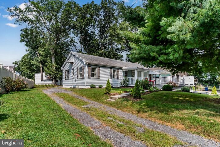2103 Smoketown Road Road  Fayetteville PA 17222 photo