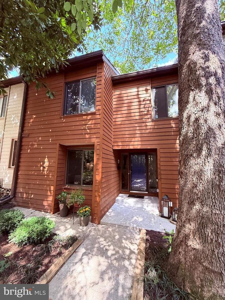 Property Photo: 11584 Woodhollow Court VA 20191
