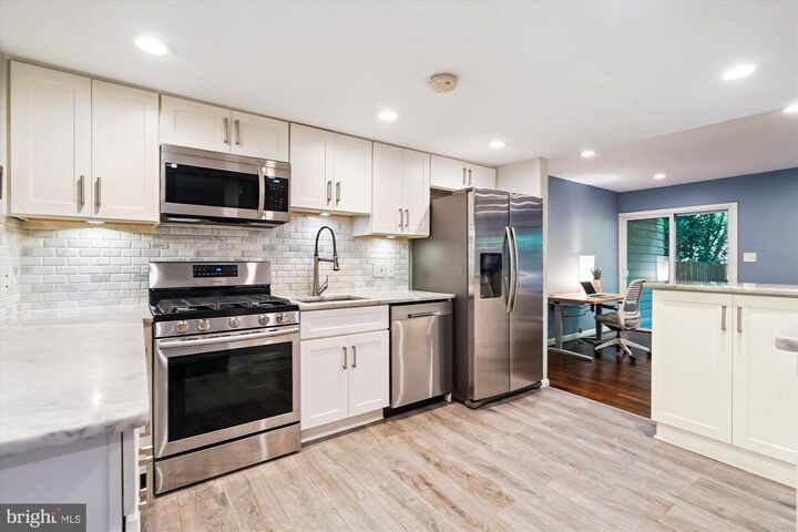 Property Photo: 11584 Woodhollow Court VA 20191