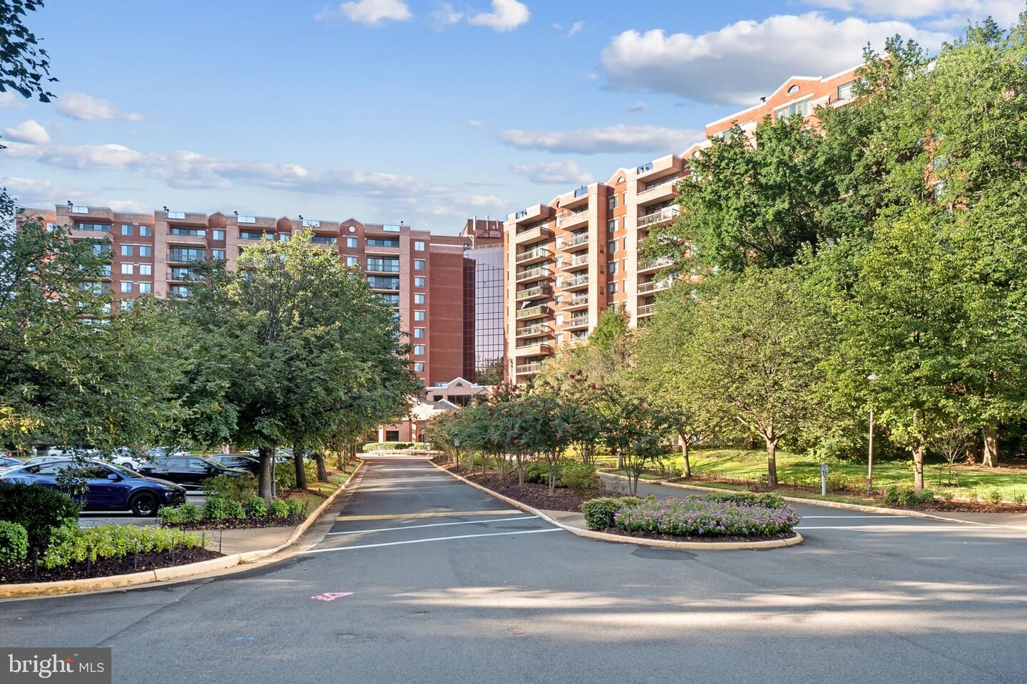 Property Photo:  2230 George C Marshall Drive 1126  VA 22043 
