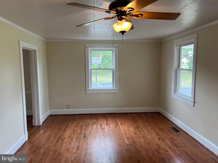 Property Photo: 5129 Broad Run Church Road VA 20187