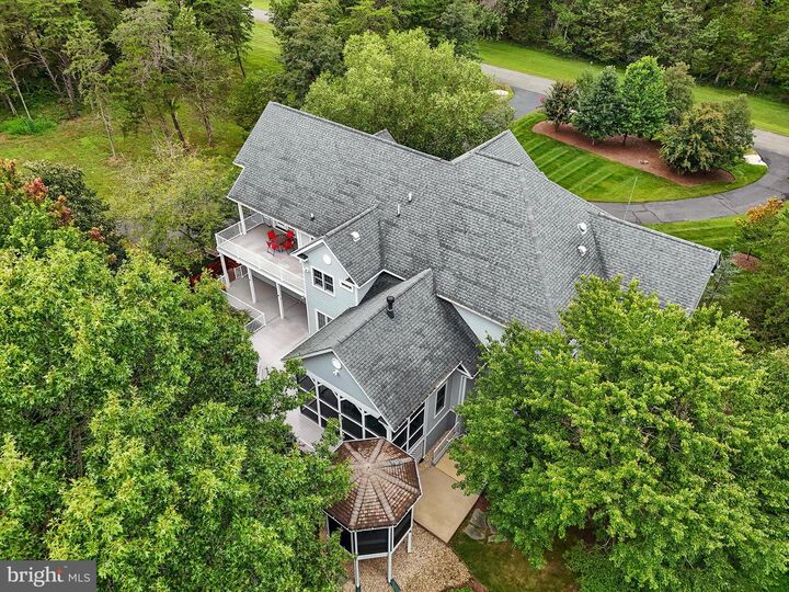 Property Photo: 6304 Hunt Chase Court VA 20120