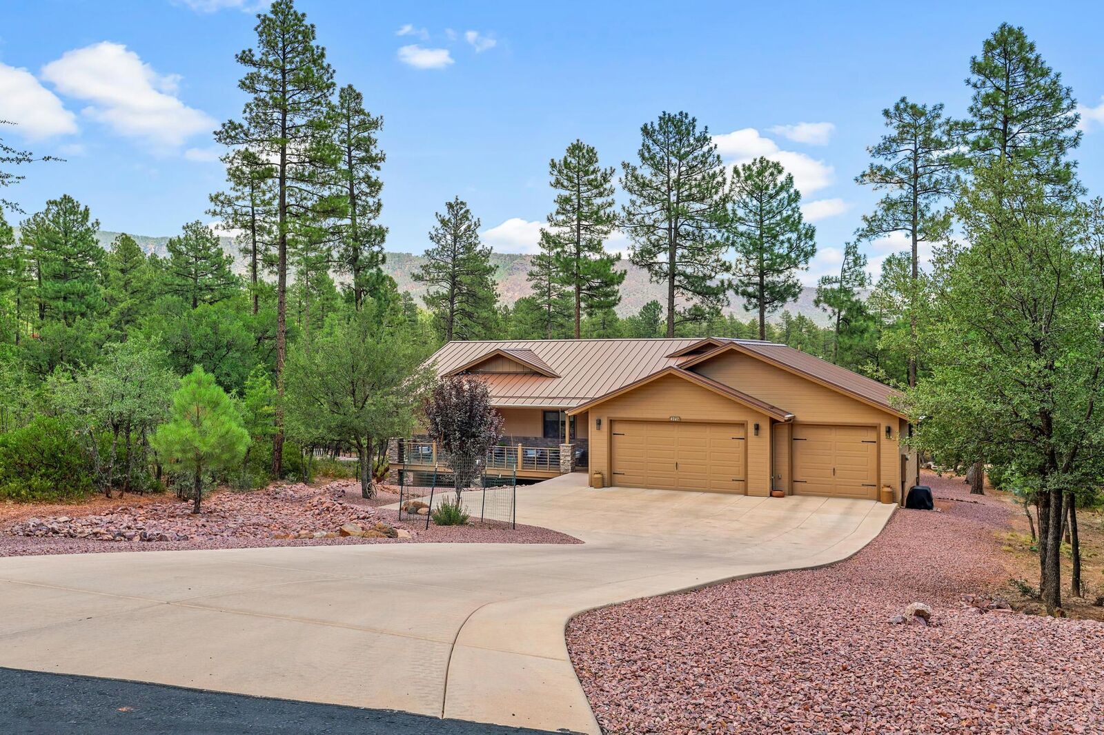 Property Photo:  4047 W Forest Court  AZ 85544 