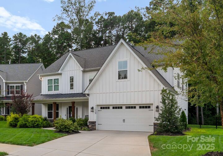 Property Photo: 11228 Wooded Saddle Road NC 28216