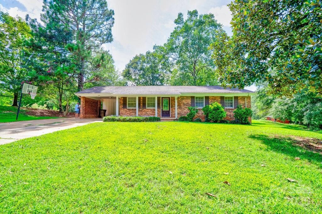 Property Photo:  3018 Delano Place  NC 28152 
