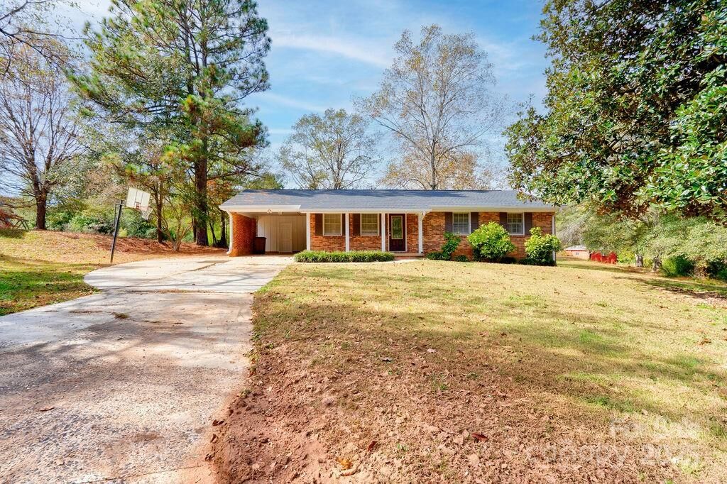 Property Photo:  3018 Delano Place  NC 28152 