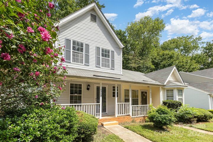 Property Photo: 6319 Windsor Gate Lane NC 28215