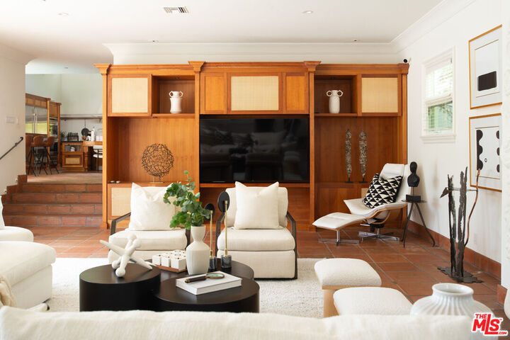 Property Photo:  1031 Cove Way  CA 90210 