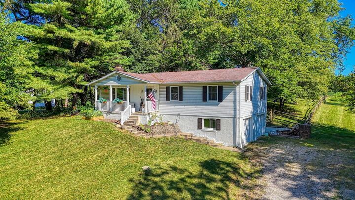 Property Photo: 2212 Rainbow NE Drive OH 43130