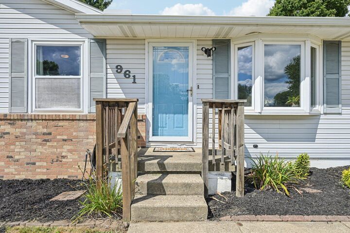Property Photo: 961 Elizabeth Drive OH 43130
