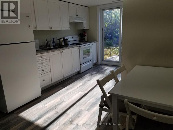 Property Photo: 15B Cundles Road East ON L4M 5L1