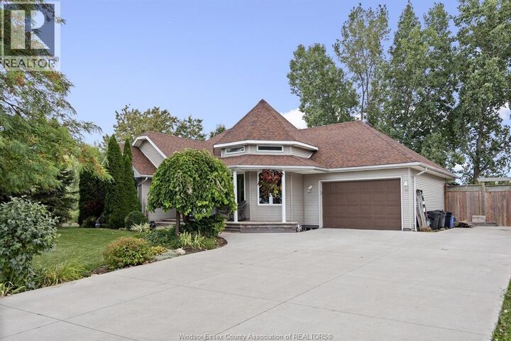 Property Photo: 68 Willow Beach Road ON N9V 2Y8