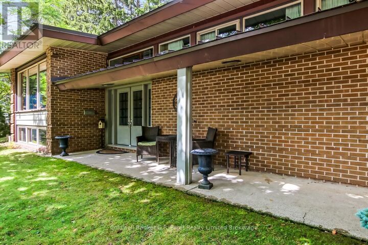 Property Photo: 7 & 9 Lisgar Court ON N4G 1N6