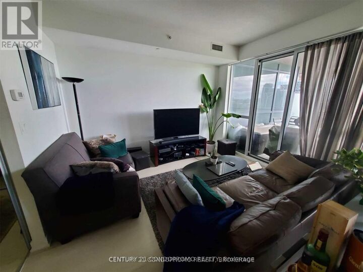 Property Photo:  20 Bruyeres Mews 2201  ON M5V 0G8 