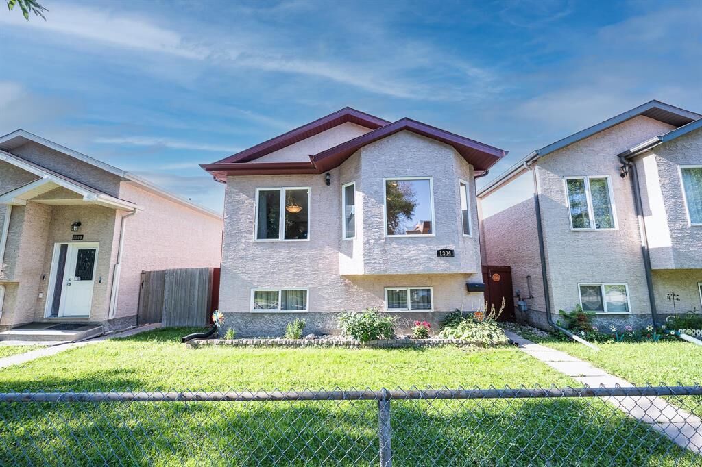 Property Photo:  1304 Manitoba Avenue  MB R2X 0K9 