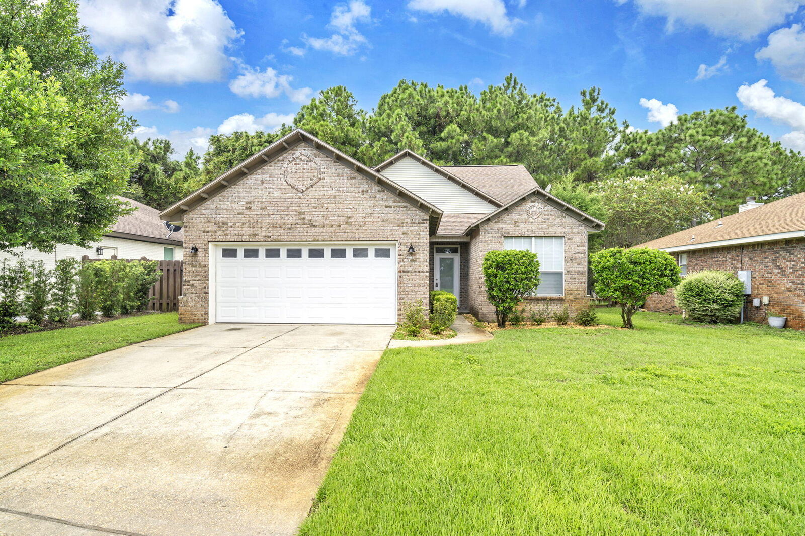 Property Photo: 302 Calle Escada FL 32459