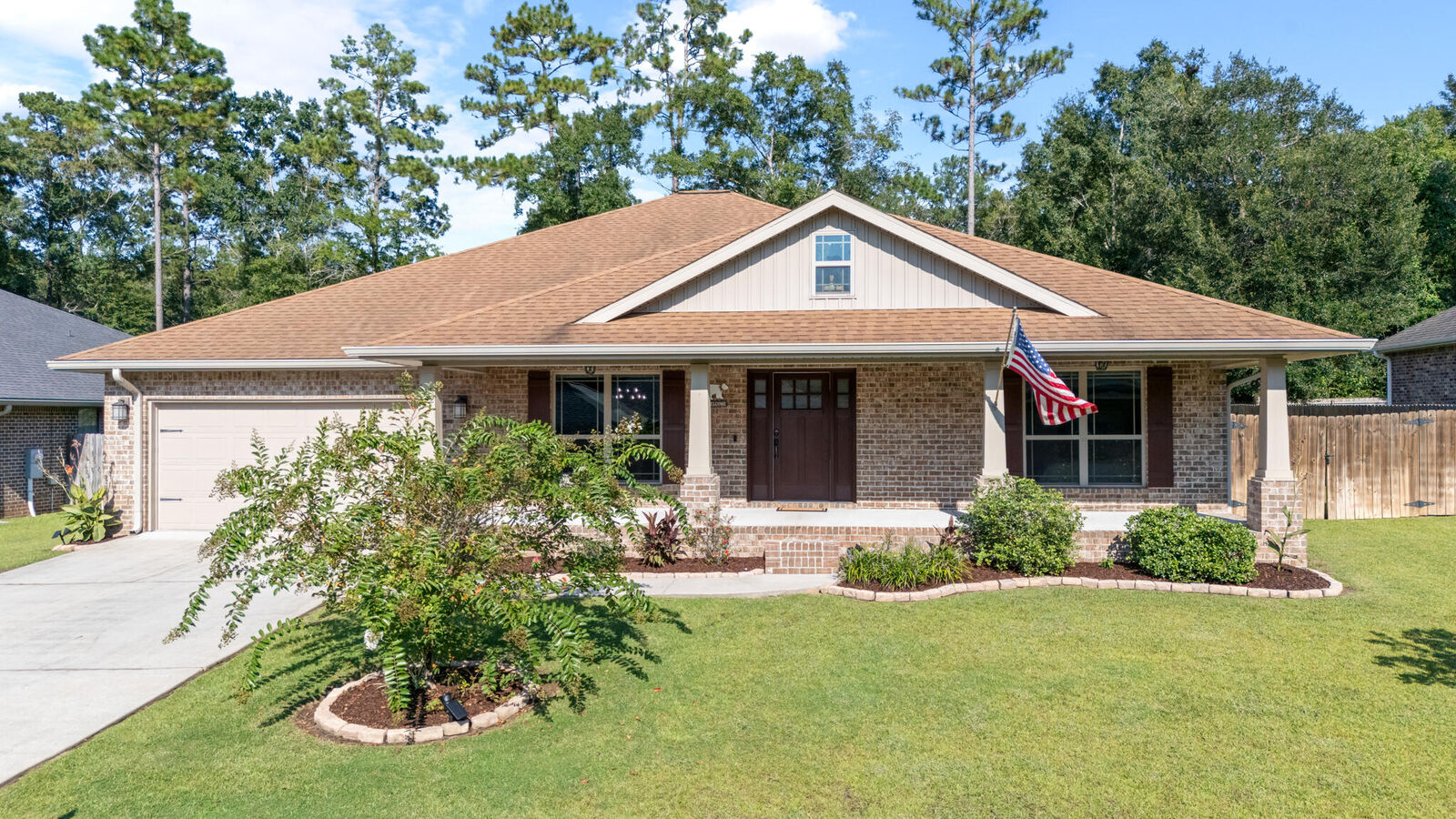 Property Photo: 6042 Trestle Street FL 32536