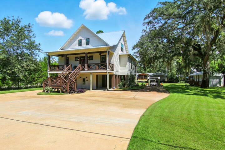 Property Photo:  400 Pitts Bayshore Drive  FL 32439 