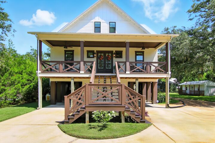 Property Photo:  400 Pitts Bayshore Drive  FL 32439 