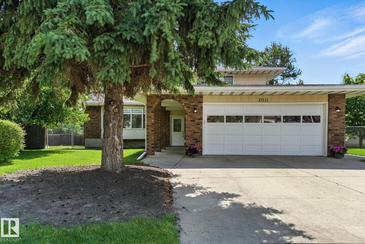 Property Photo: 2011 89 Street NW AB T6K 2A2