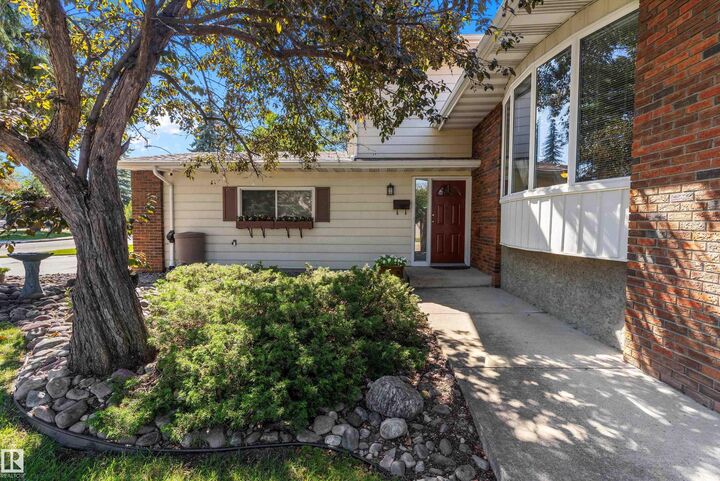 Property Photo:  3112 109 Street NW  AB T6J 3E6 