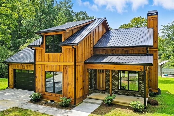 Property Photo: 579 Twin Mountain Lake Circle GA 30175