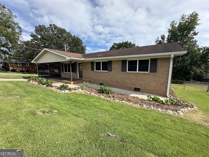 Property Photo: 1422 Clairmont Drive AL 36277