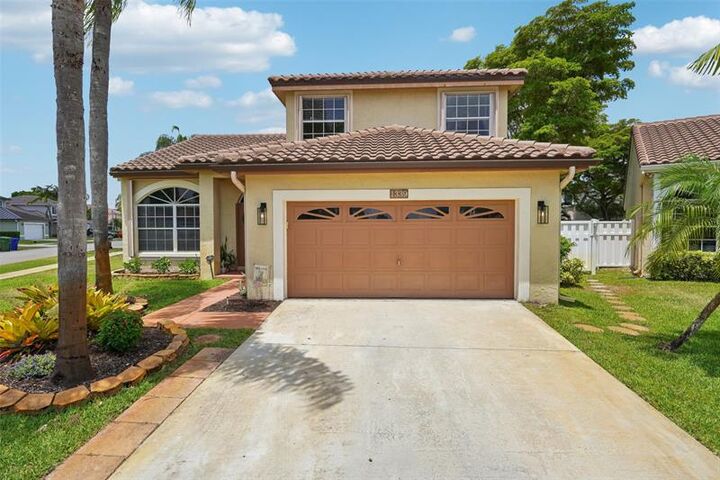 Property Photo: 1339 SW 181st Ave FL 33029