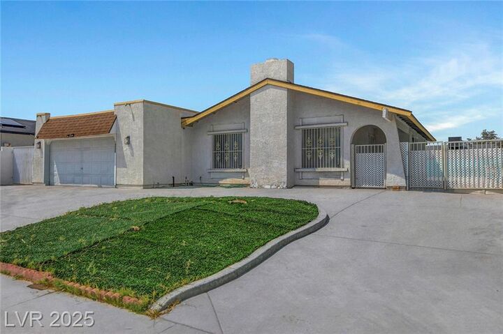 Property Photo: 6426 Tanager Way NV 89103
