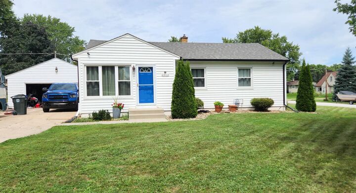 2312 Valley High Drive  Cedar Falls IA 50613 photo