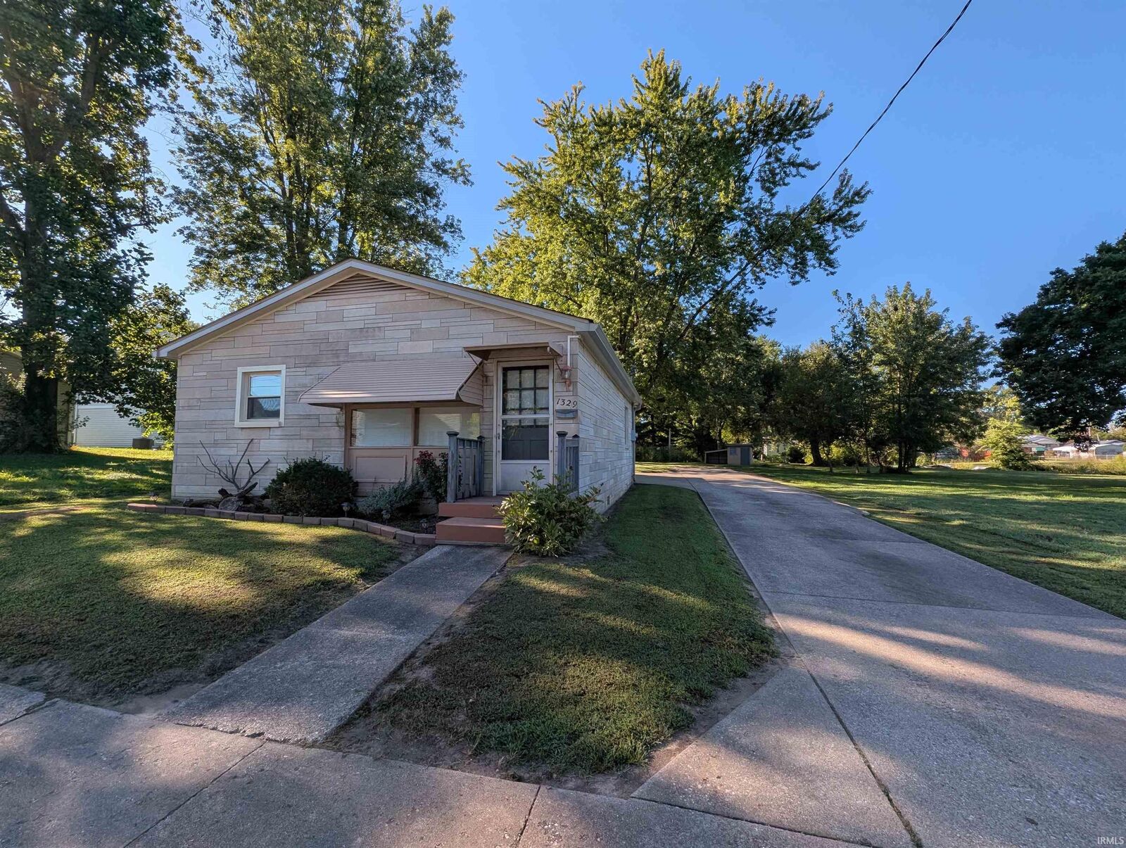 Property Photo: 1329 E Van Trees Street IN 47501