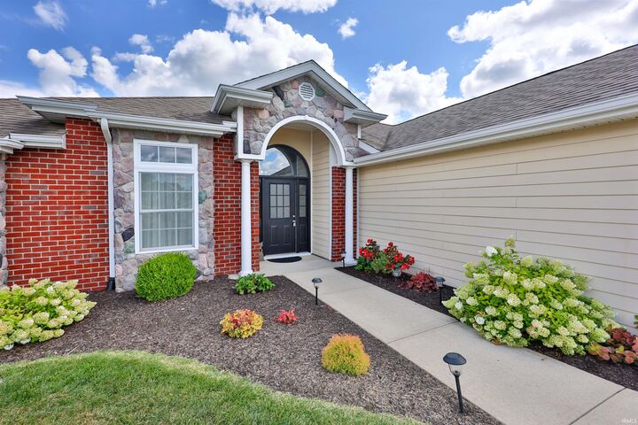 Property Photo: 11305 Nightingale Cove IN 46783