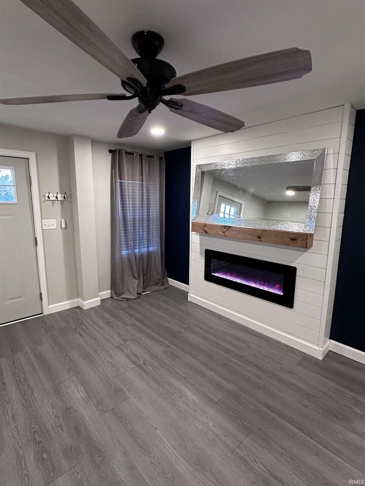 Property Photo: 420 E Moore Street IN 47601